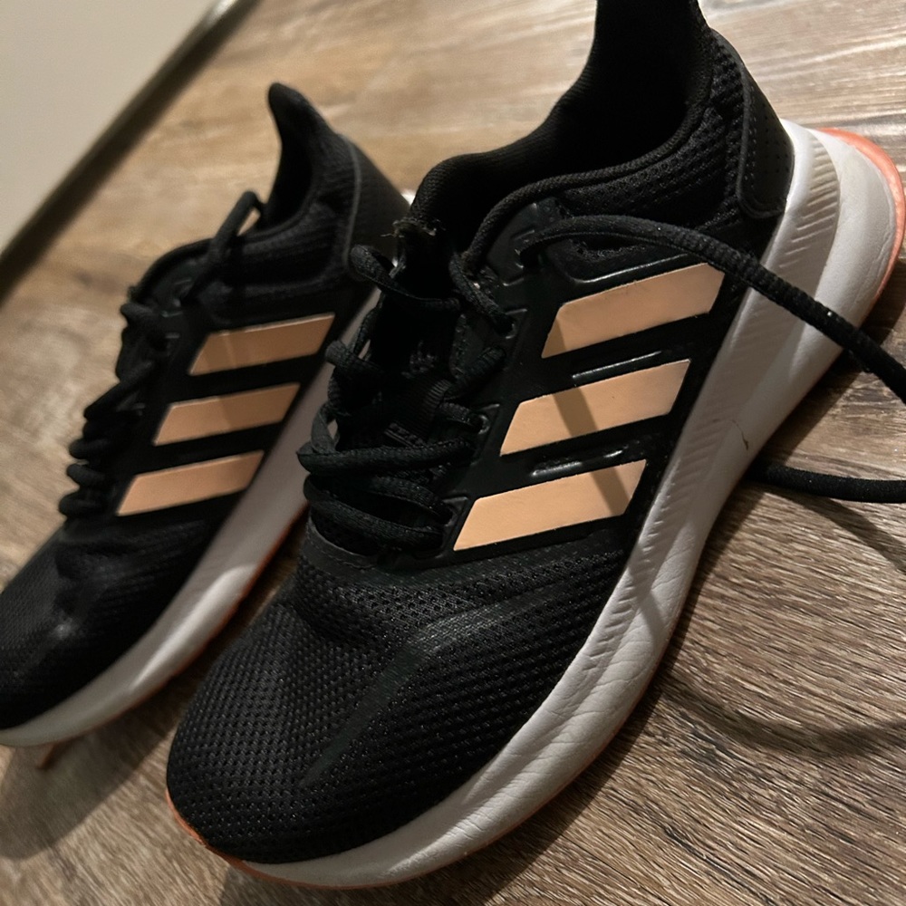 Women’s 6 Adidas Shoes